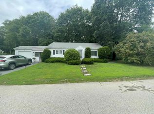 17 School St, Dudley, MA 01571