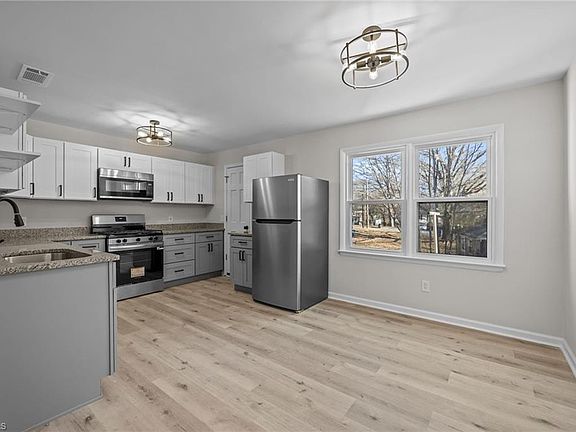 3rd image of 5207 Butterfield Dr