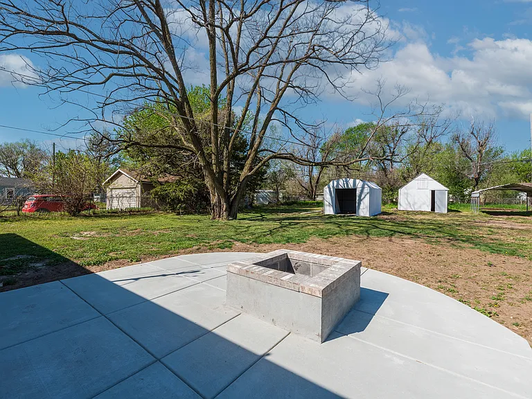 821 N Clara St — Photo 26
