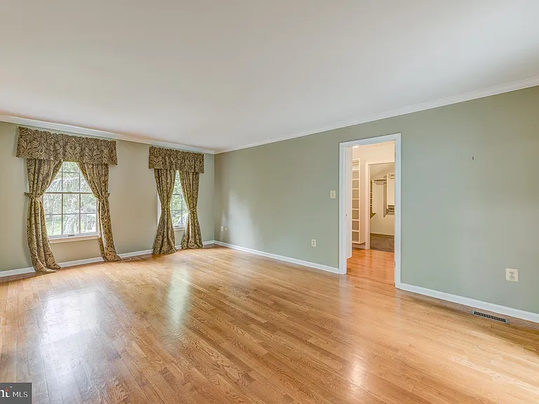 42 Ellsworth Dr — Photo 29