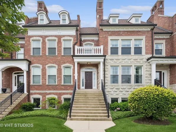 17 North St, Woodstock, IL 60098