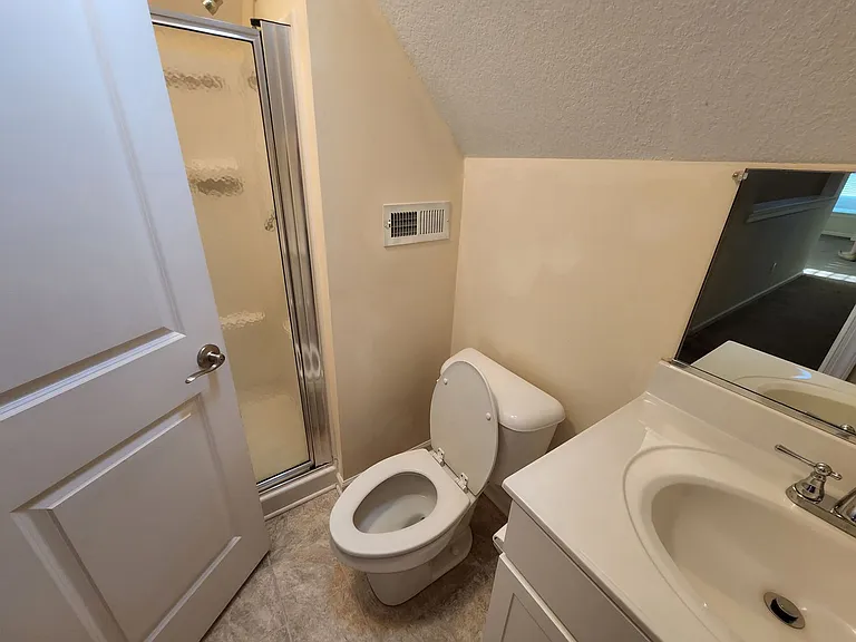 710 W 36th St — Photo 14