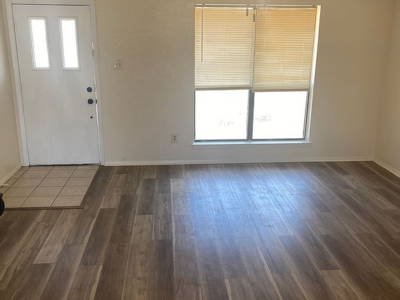 3rd image of 2717 Royalty Dr