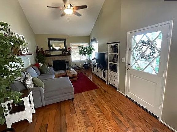 5th image of 23955 Oakland Ct