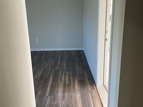 4th image of 909 Tyler Ave NW