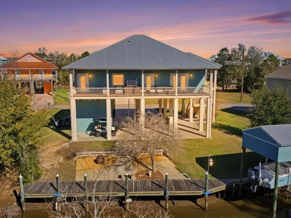 123 Helen Dr, Bay Saint Louis, MS 39520