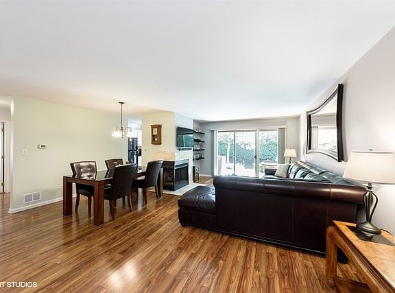 4th image of 1867 Ashbury Ln