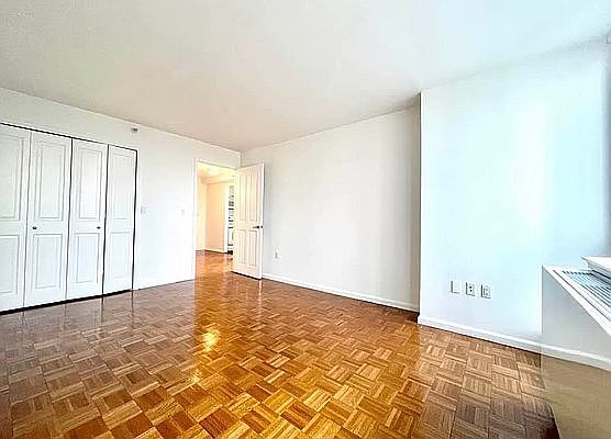 2nd image of 325 W 43rd St #6E