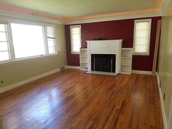 2nd image of 190 E 24th St