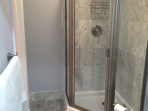 Full bath in basement 