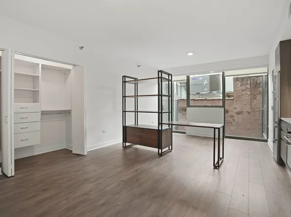 228 W Hubbard St, Chicago, IL 60654