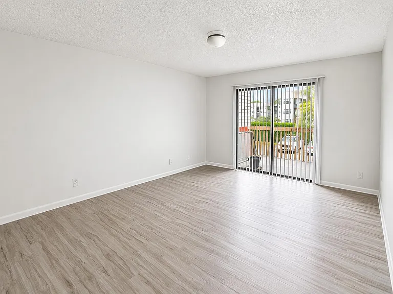612 Executive Center Dr #207 — Photo 7
