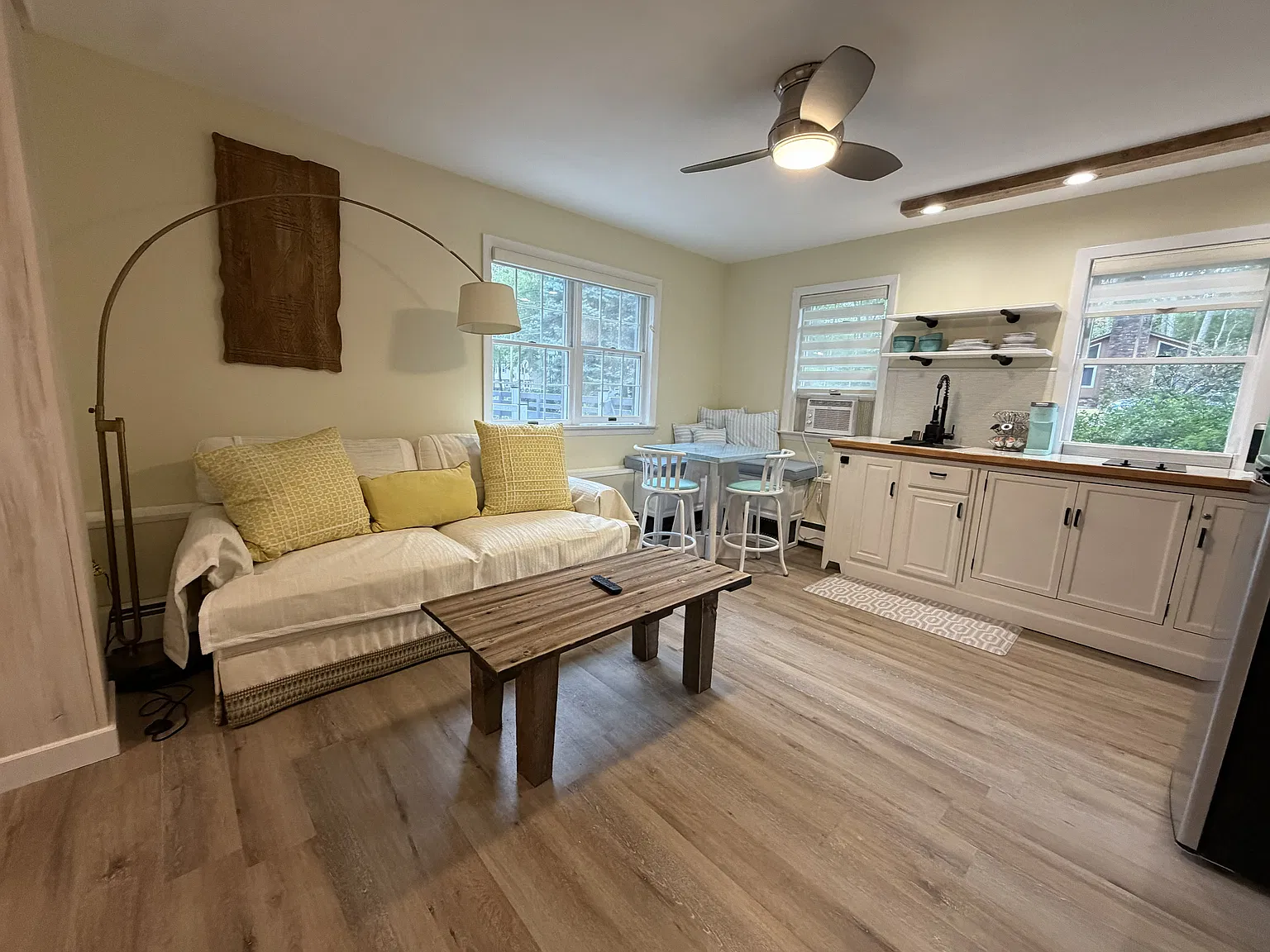 Studio, 1015 sqft, $2,200 — Photo 2