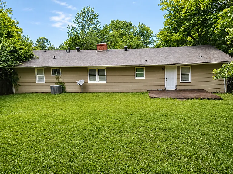 1421 Winchester St — Photo 12