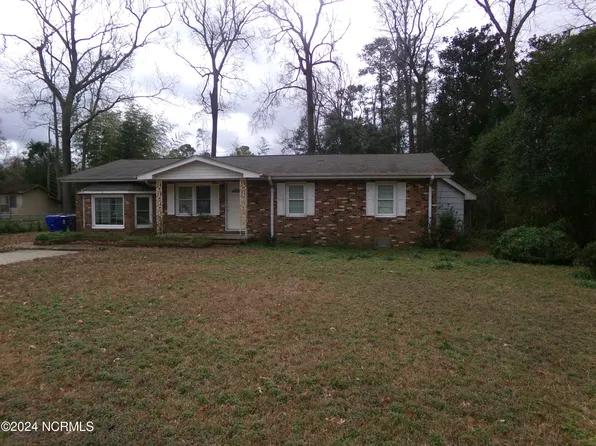 205 Nancy Street, Lake Waccamaw, NC 28450