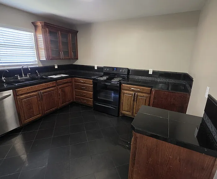 3218 Thomas Ave — Photo 7