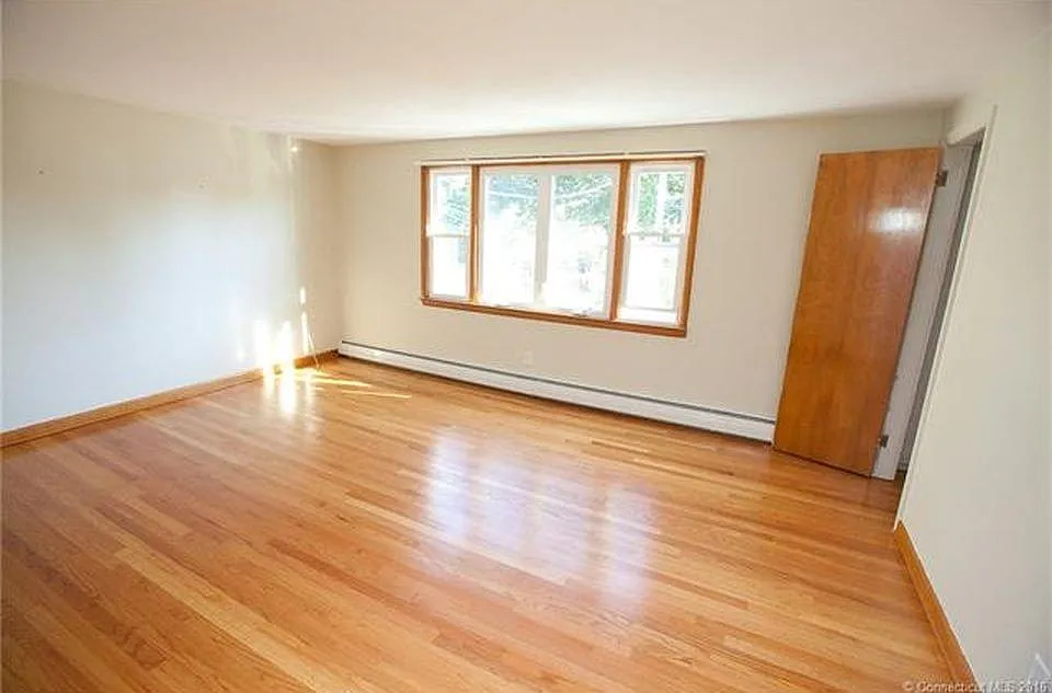 3 bed, 1100 sqft, $1,700 — Photo 4