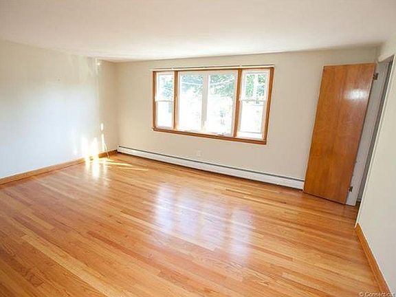 4th image of 176 Thorniley St