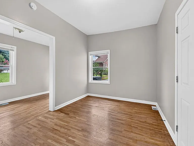 6737 Fyler Ave — Photo 10