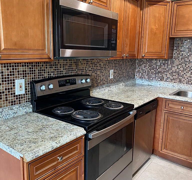 1st image of 227 Castlewood Dr
