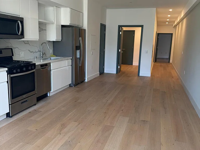 580 Grand Ave #401 — Photo 4