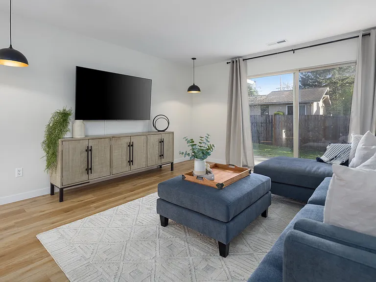 2534 Yew St #B — Photo 3