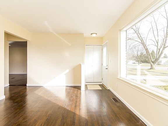 4th image of 33334 Hunter Ave