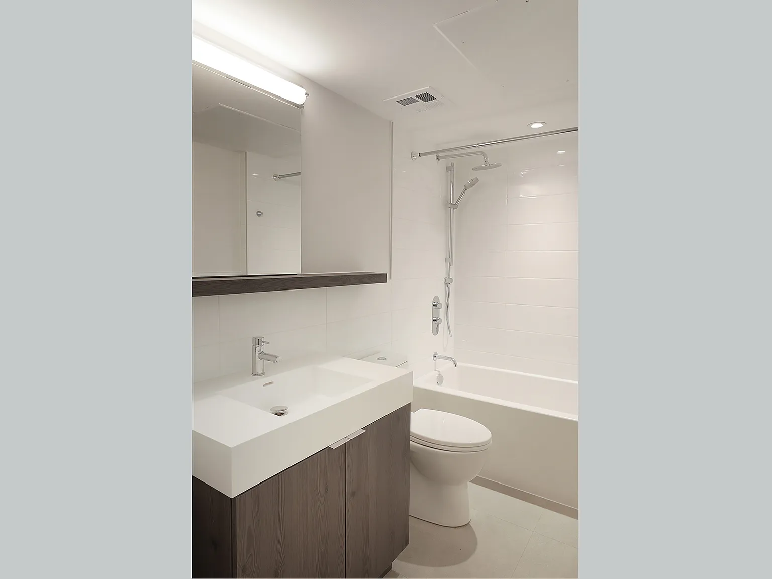 2525 Bathurst St — Photo 4