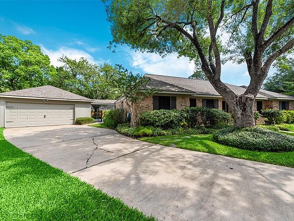 4th image of 2403 Meadow Way Dr
