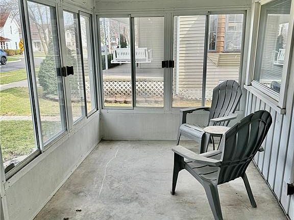 2nd image of 135 W Elm St