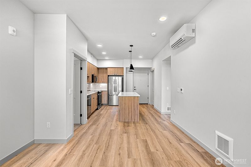3rd image of 820 N State Street #614