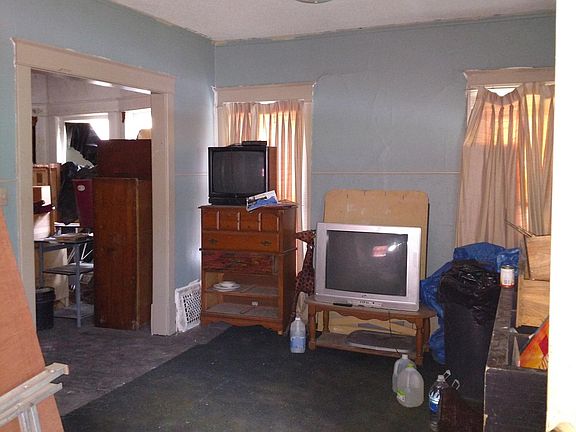 5th image of 2535 College Ave