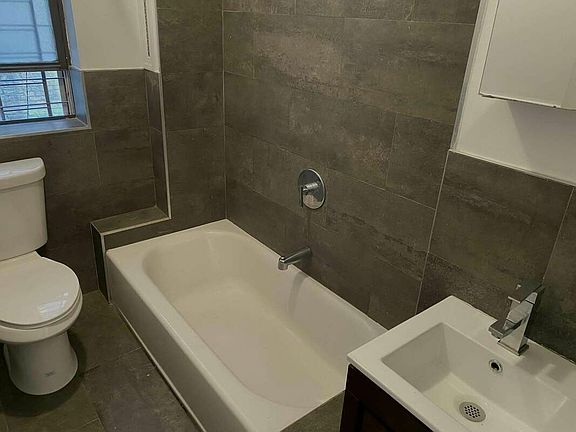 5th image of 610 W 204th St #225
