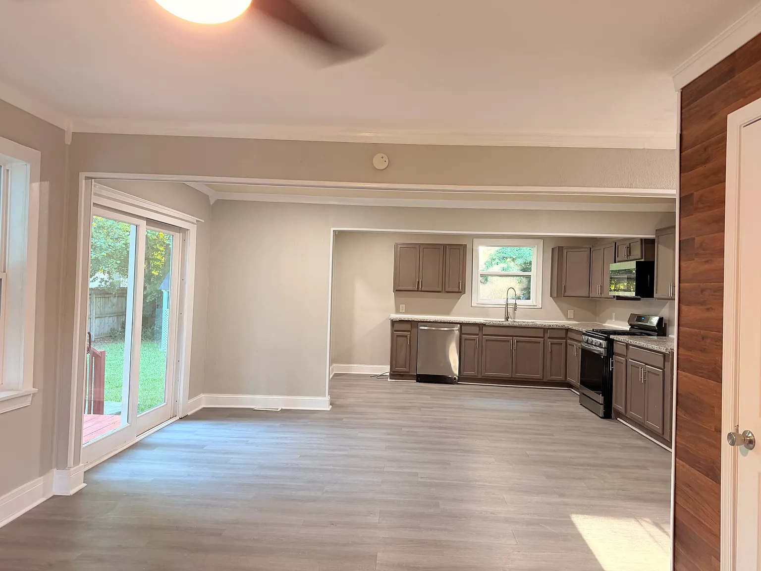 3 bed, 1200 sqft, $2,000 — Photo 2