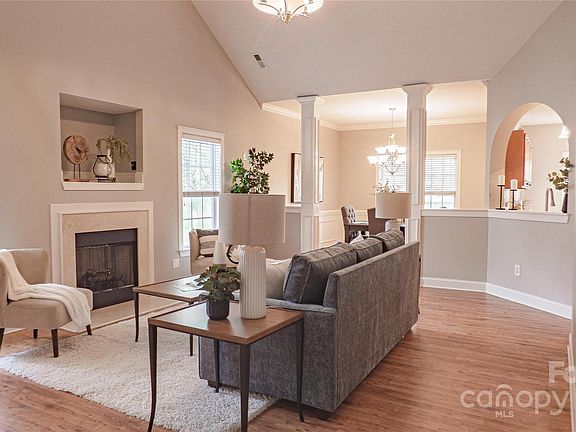 3rd image of 13502 Glencreek Ln