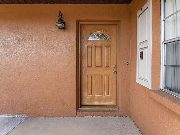 5th image of 611 Tangerine Dr