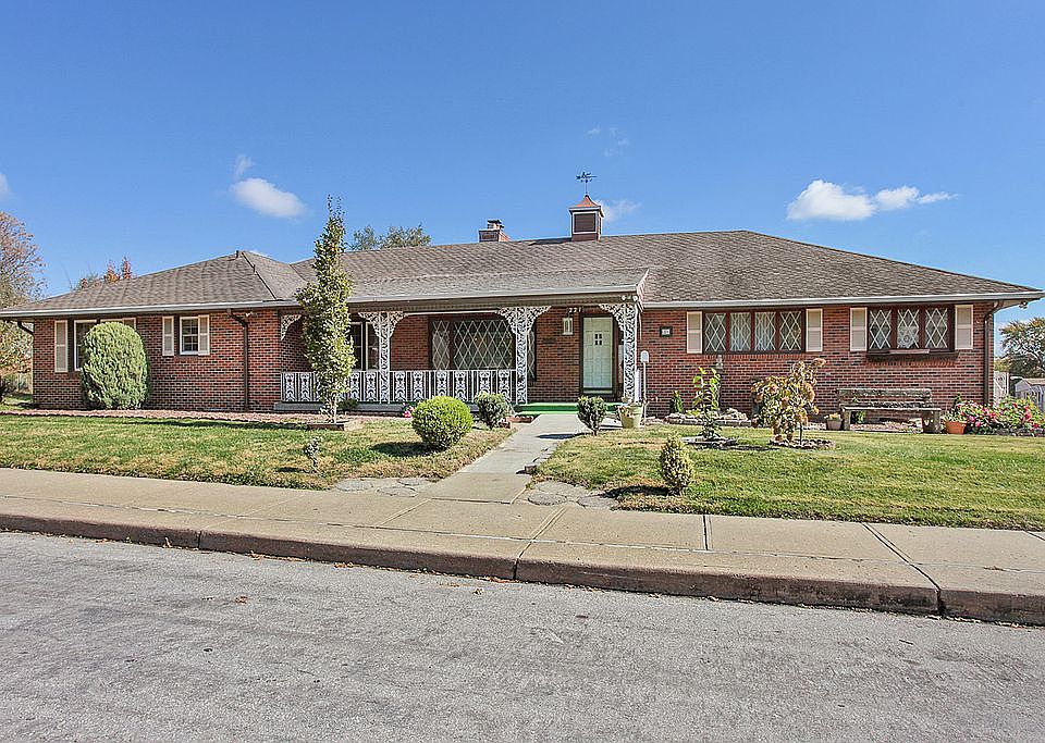 1st image of 221 Olive St