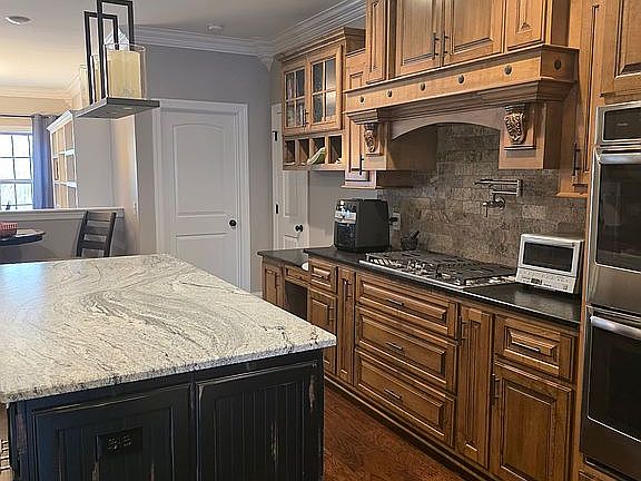 2nd image of 170 Rainbow Glen Cir