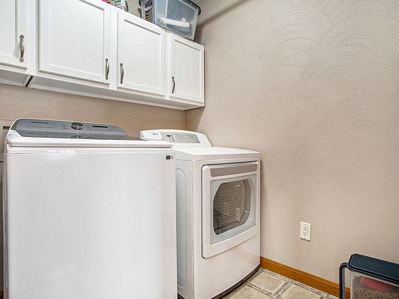 5th image of 232 Kensington Cir