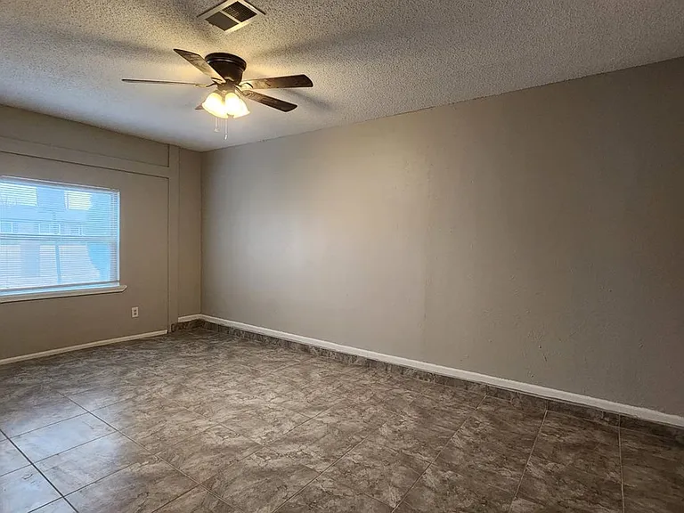 4530 Marshall St — Photo 17