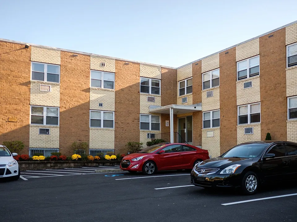 West Walnut Lane Apartments