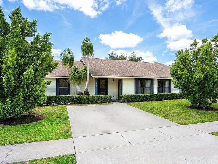 1369 Riverside Cir — Photo 11