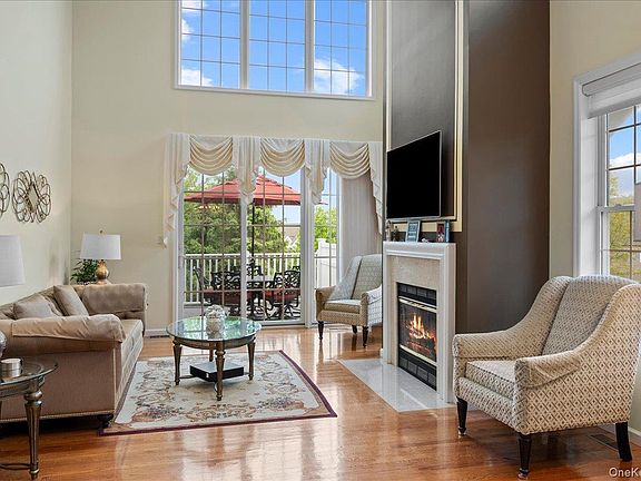 3rd image of 33 Pinehurst Circle