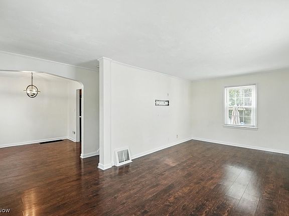 5th image of 124 Hayes Ave