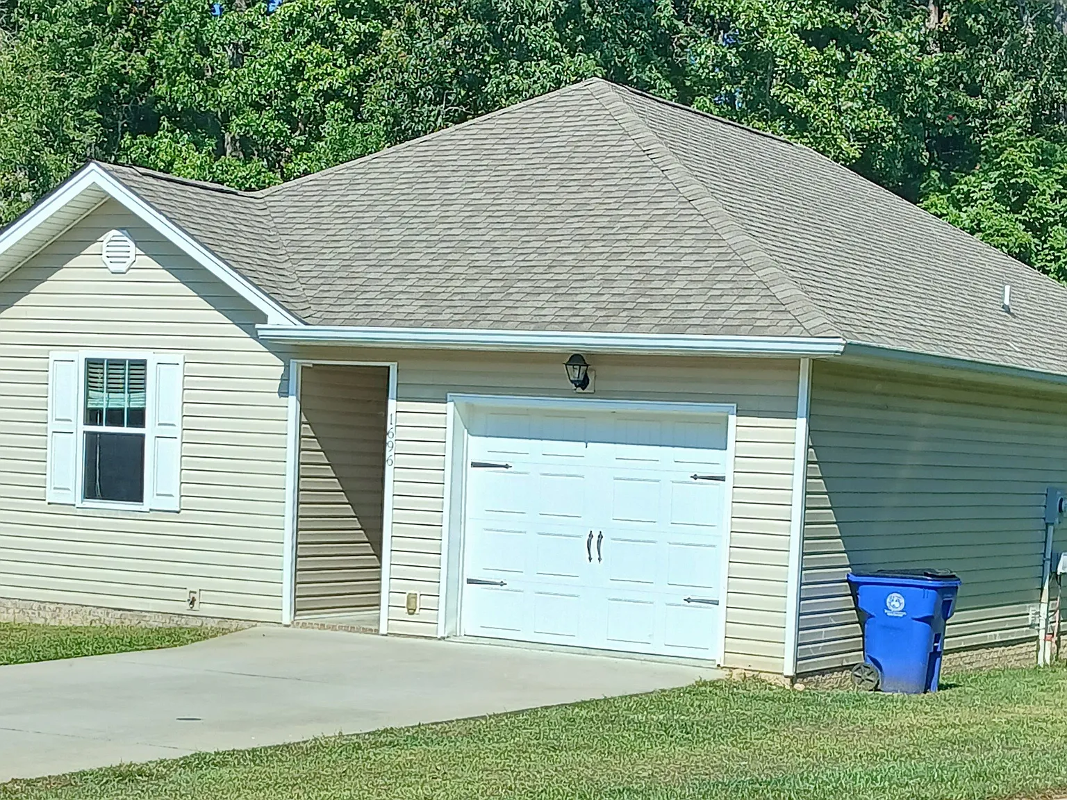 3 bed, 1280 sqft, $1,750 — Photo 1