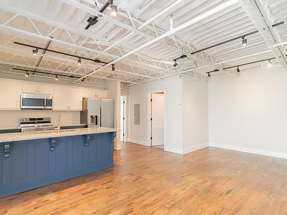 3rd image of 614 E Main St #204