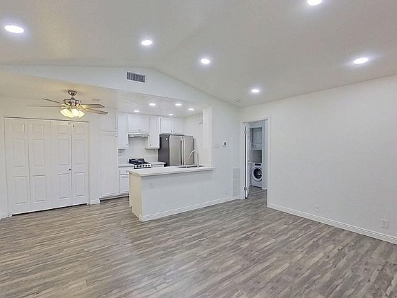 2nd image of 37 Gaviota