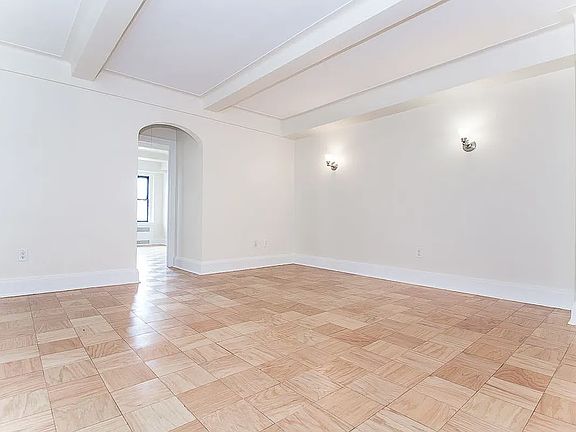 3rd image of 95 Christopher St APT 8L