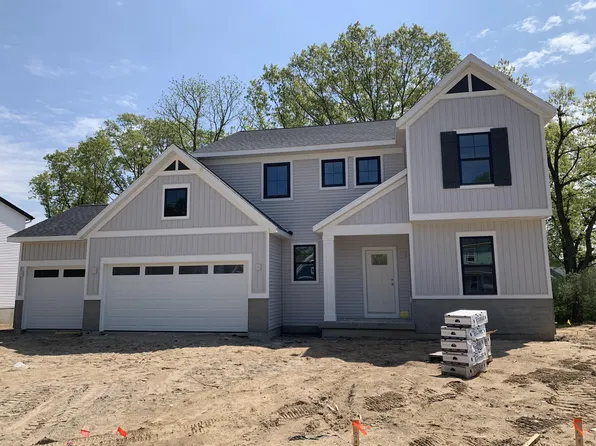 1350 Kimber Dr, Lowell, MI 49331