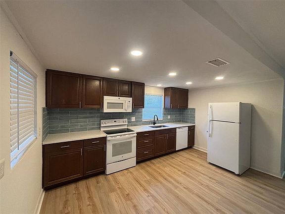 3rd image of 403 Virginia St